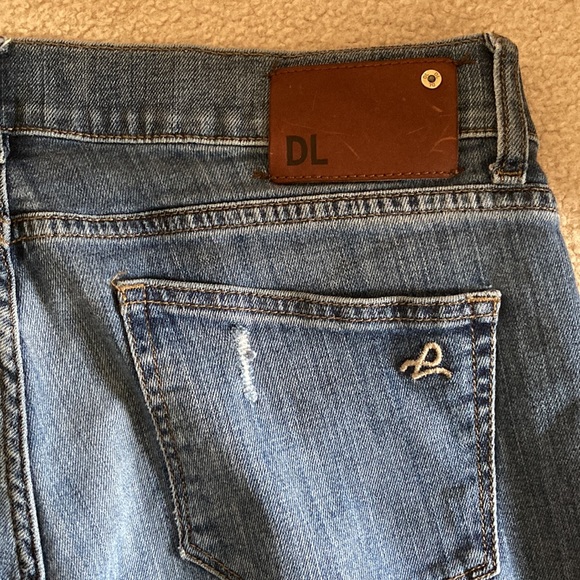 DL1961 Riley Maternity Boyfriend Jeans, Distressed Look,Size 29 Stretch Mid-Rise - Picture 7 of 10